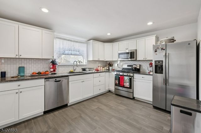 60 Searing St, Dover Town, NJ 07801