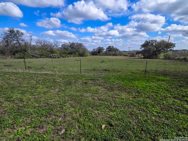 1173 Charco Rd, Tuleta, TX 78162