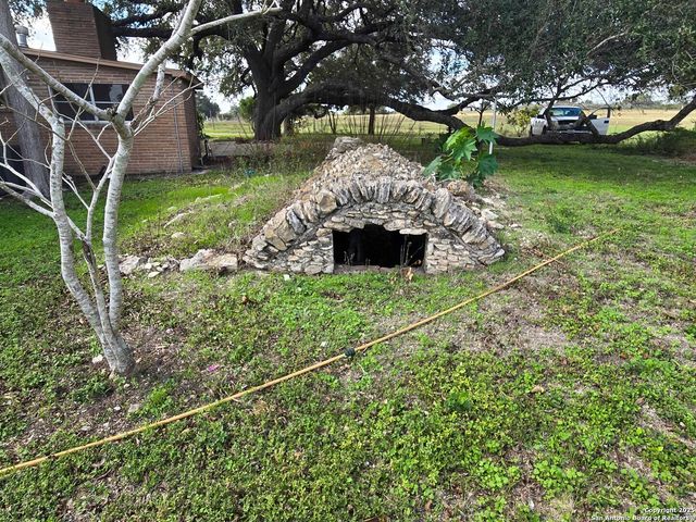 1173 Charco Rd, Tuleta, TX 78162