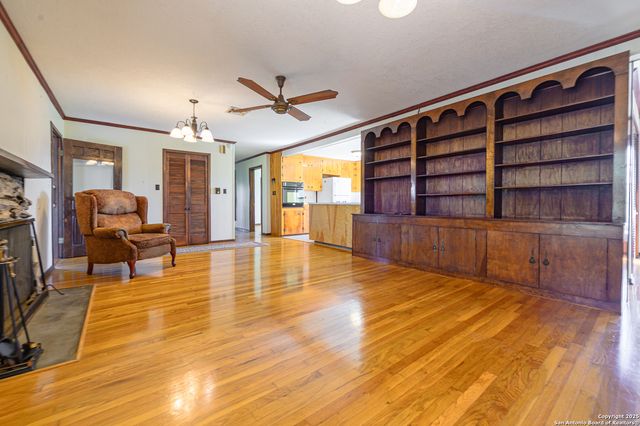 1173 Charco Rd, Tuleta, TX 78162