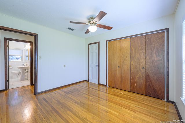 1173 Charco Rd, Tuleta, TX 78162