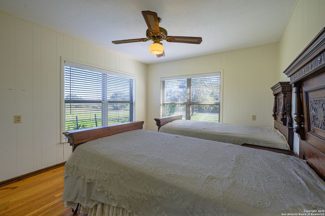 1173 Charco Rd, Tuleta, TX 78162