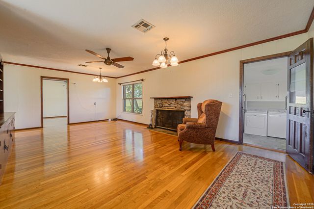 1173 Charco Rd, Tuleta, TX 78162