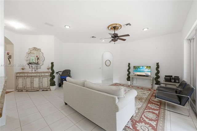 4909 NW 115th Way, Coral Springs, FL 33076