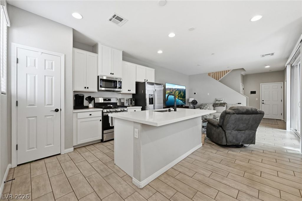 4562 Queens Hill Street, North Las Vegas, NV 89031 — photo 5
