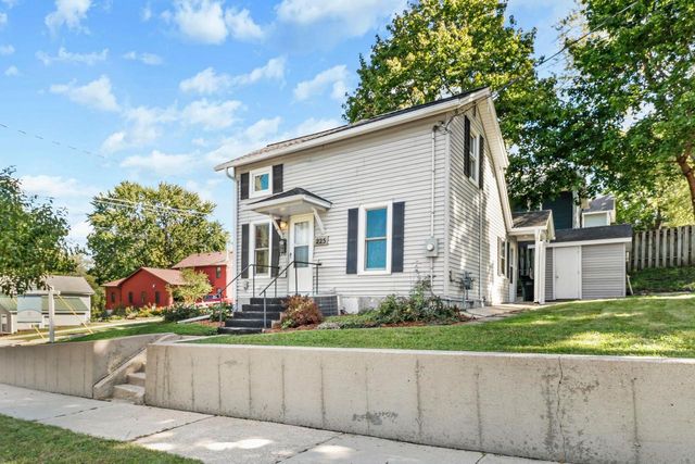 225 Hillside Avenue, Stoughton, WI 53589