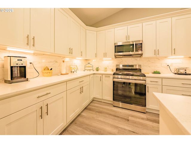 5762 Ne VOYAGE Way, Lincoln City, OR 97367
