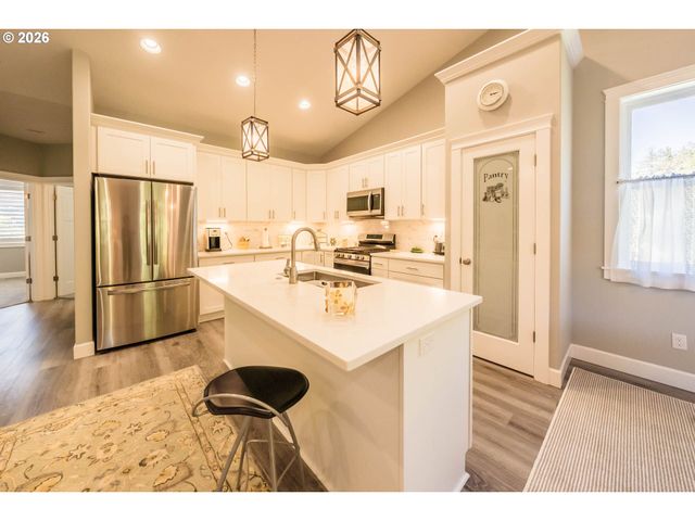 5762 Ne VOYAGE Way, Lincoln City, OR 97367