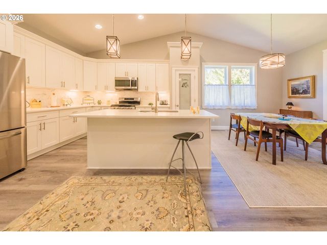 5762 Ne VOYAGE Way, Lincoln City, OR 97367