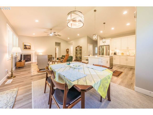 5762 Ne VOYAGE Way, Lincoln City, OR 97367