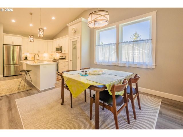 5762 Ne VOYAGE Way, Lincoln City, OR 97367