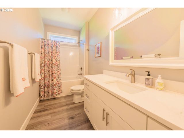 5762 Ne VOYAGE Way, Lincoln City, OR 97367