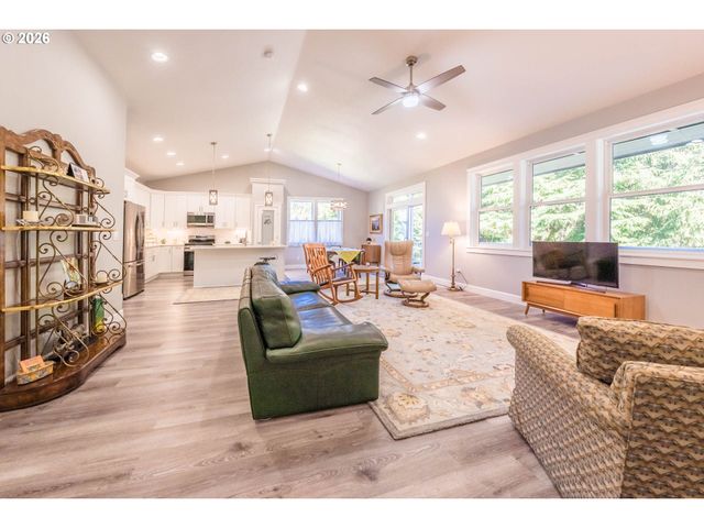 5762 Ne VOYAGE Way, Lincoln City, OR 97367