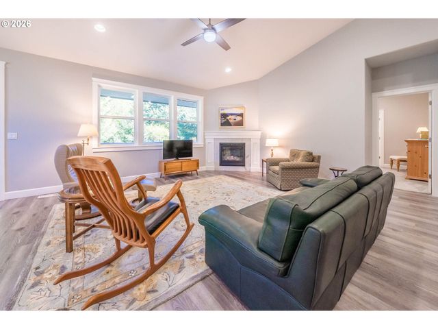 5762 Ne VOYAGE Way, Lincoln City, OR 97367