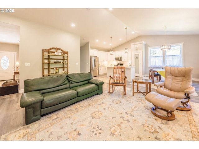 5762 Ne VOYAGE Way, Lincoln City, OR 97367