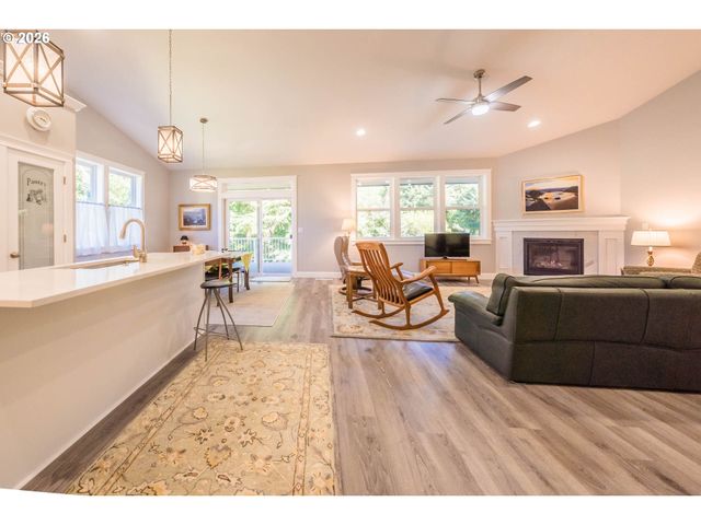 5762 Ne VOYAGE Way, Lincoln City, OR 97367