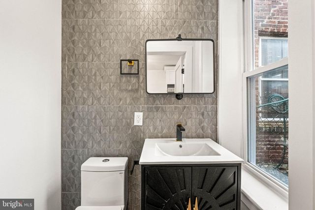 2523 W THOMPSON ST, Philadelphia, PA 19121