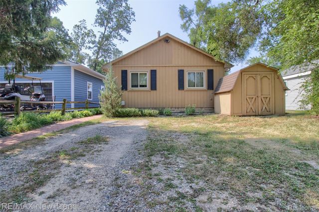 2475 Jackson Boulevard, Highland Charter Township, MI 48356