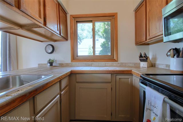 2475 Jackson Boulevard, Highland Charter Township, MI 48356