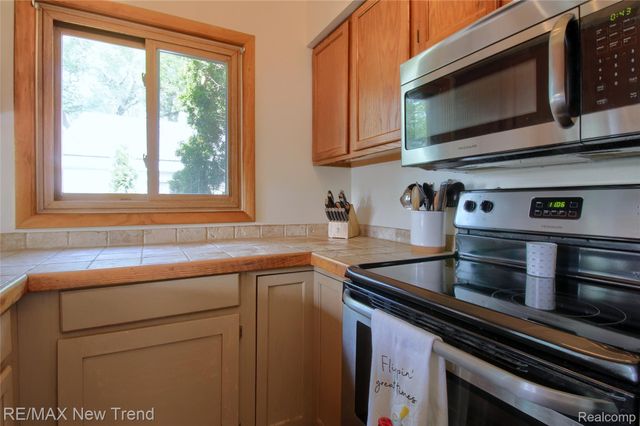 2475 Jackson Boulevard, Highland Charter Township, MI 48356