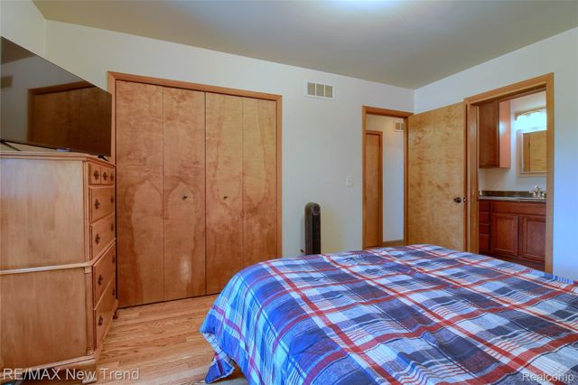 2475 Jackson Boulevard, Highland Charter Township, MI 48356