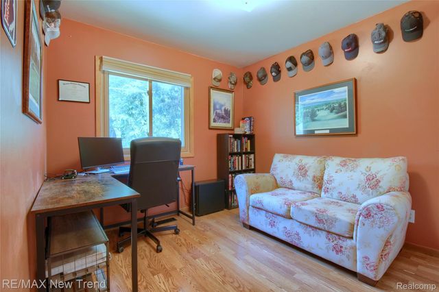 2475 Jackson Boulevard, Highland Charter Township, MI 48356