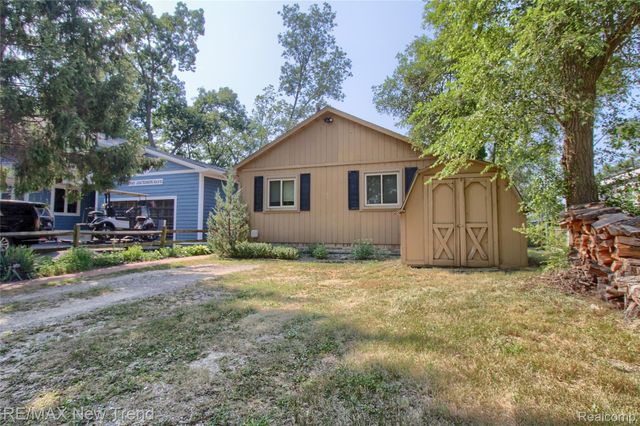 2475 Jackson Boulevard, Highland Charter Township, MI 48356