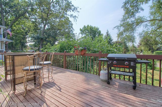 2475 Jackson Boulevard, Highland Charter Township, MI 48356