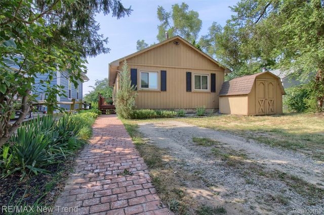2475 Jackson Boulevard, Highland Charter Township, MI 48356