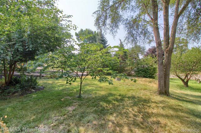 2475 Jackson Boulevard, Highland Charter Township, MI 48356
