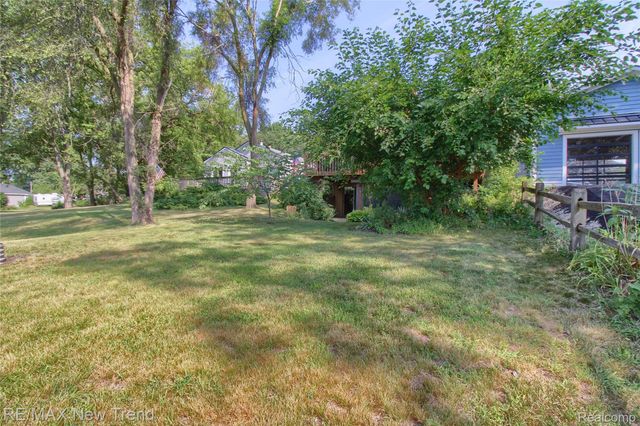 2475 Jackson Boulevard, Highland Charter Township, MI 48356