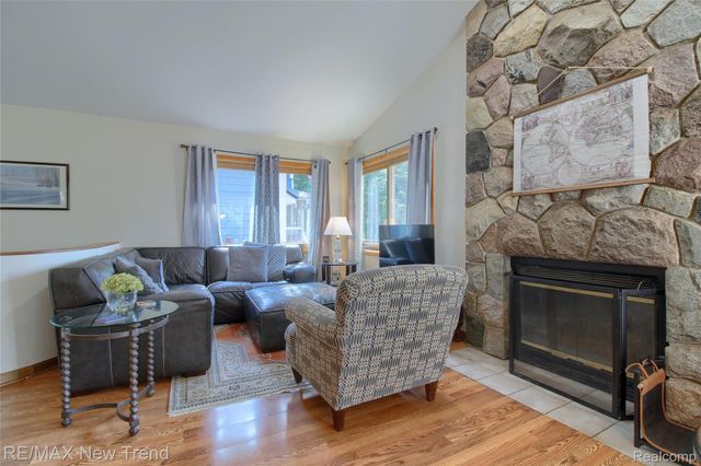 2475 Jackson Boulevard, Highland Charter Township, MI 48356