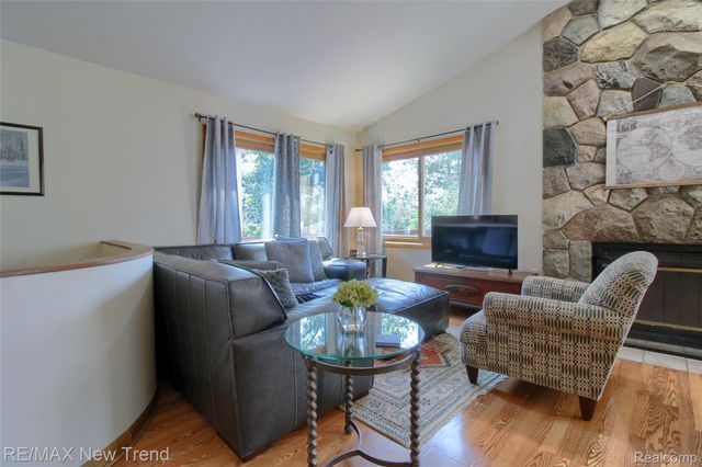2475 Jackson Boulevard, Highland Charter Township, MI 48356