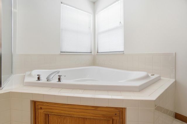 8910 Sedona Court, Lewis Center, OH 43035