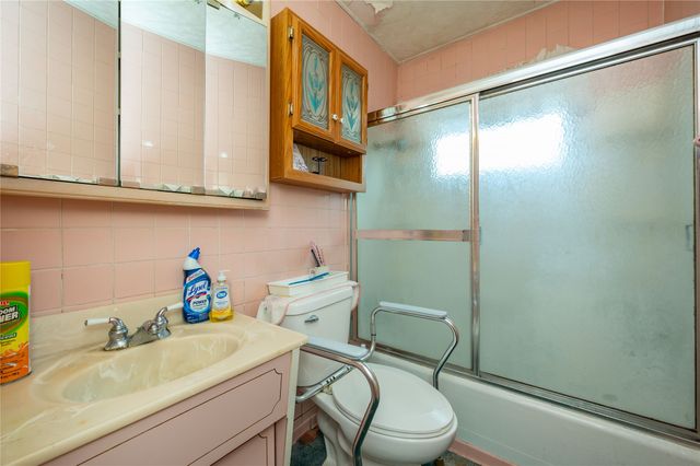 211 Mckinley Avenue, Des Moines, IA 50315