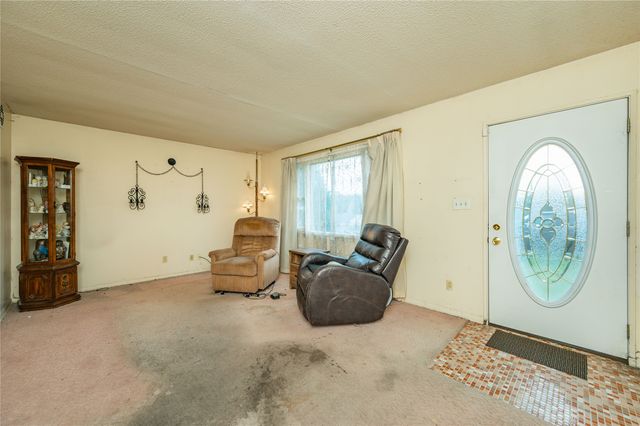 211 Mckinley Avenue, Des Moines, IA 50315