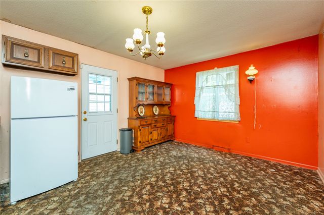 211 Mckinley Avenue, Des Moines, IA 50315