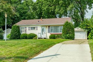 211 Mckinley Avenue, Des Moines, IA 50315