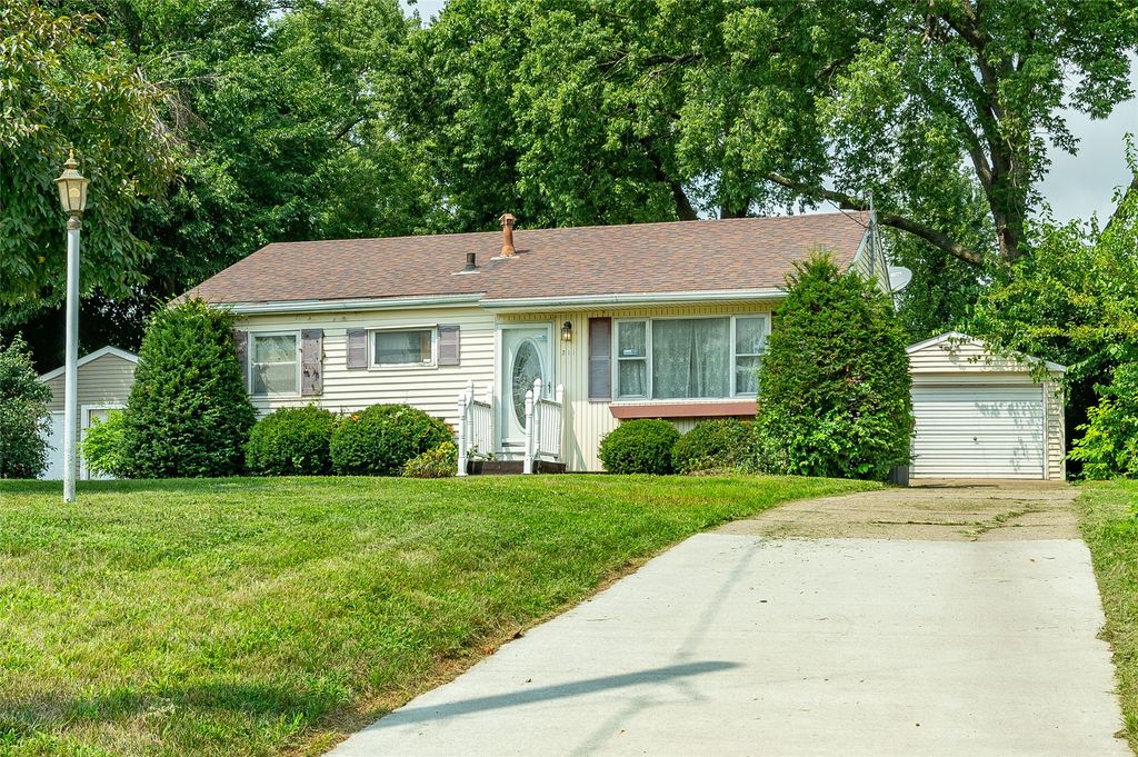 211 Mckinley Avenue, Des Moines, IA 50315
