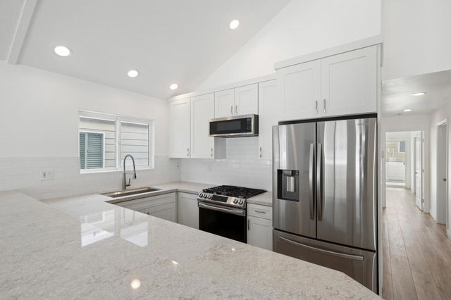 204 David Drive, Newport Beach, CA 92663