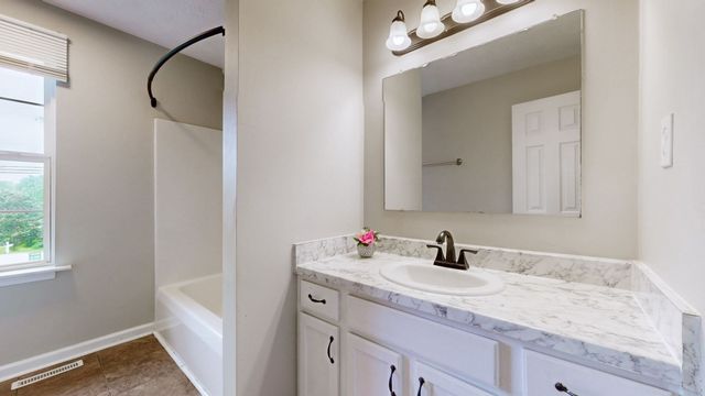 572 Cabot Cv, Clarksville, TN 37042