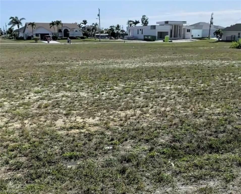 Image 3 of property listing at 4226 NW 34th ST, Cape Coral, FL 33993