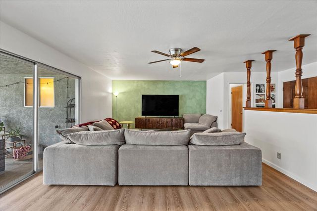 6310 Palm Dr, Carmichael, CA 95608