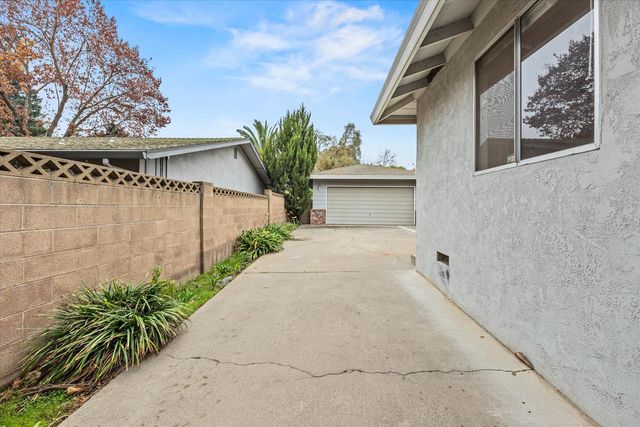 6310 Palm Dr, Carmichael, CA 95608