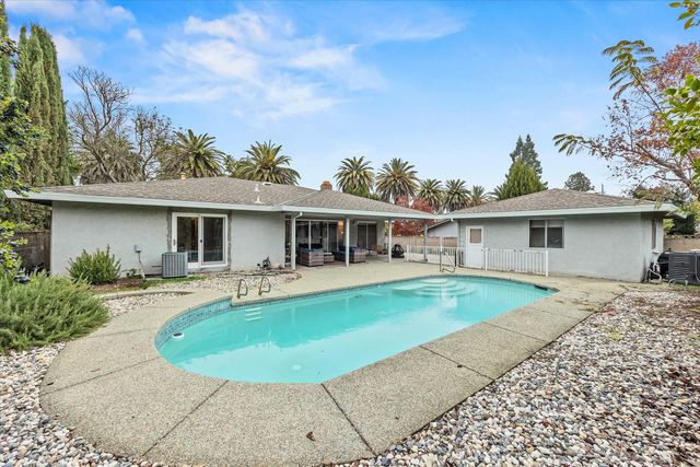 6310 Palm Dr, Carmichael, CA 95608