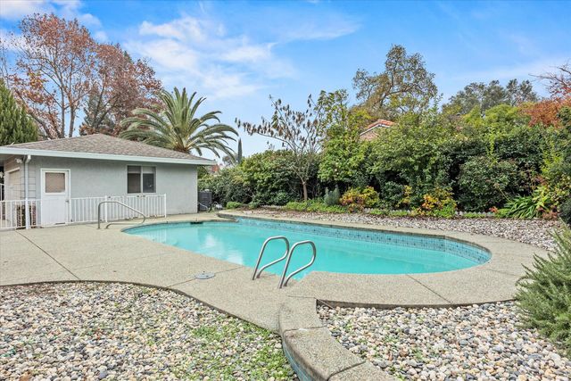 6310 Palm Dr, Carmichael, CA 95608