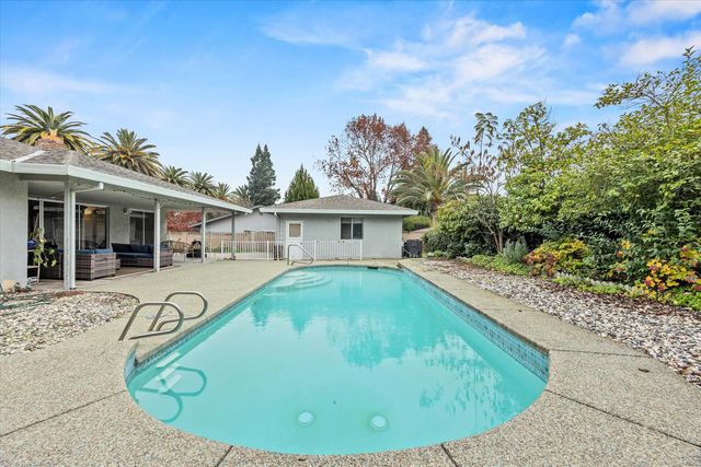 6310 Palm Dr, Carmichael, CA 95608