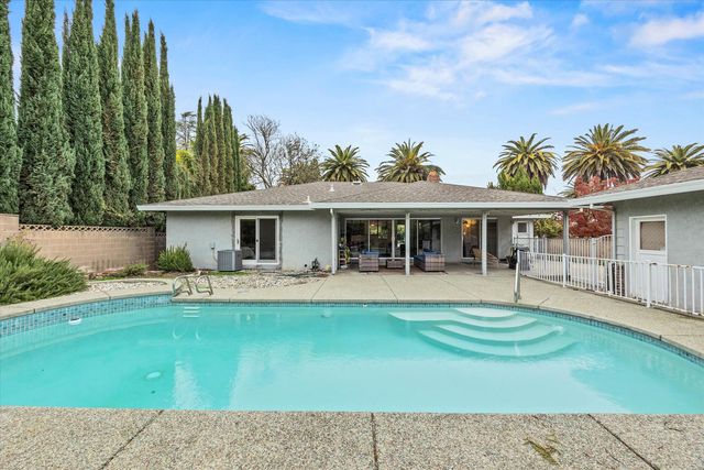 6310 Palm Dr, Carmichael, CA 95608