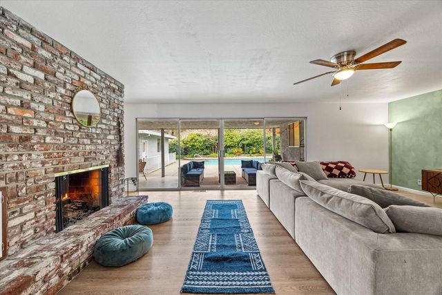 6310 Palm Dr, Carmichael, CA 95608