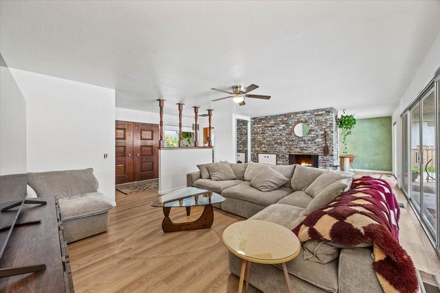 6310 Palm Dr, Carmichael, CA 95608